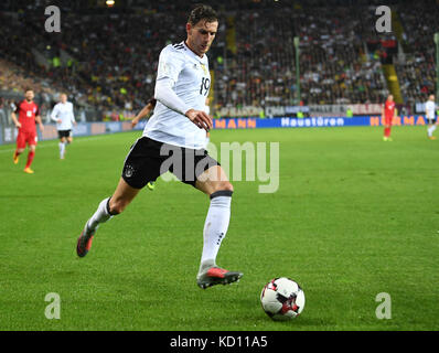 Kaiserslautern, Allemagne. 08 octobre 2017. L'Allemand Leon Goretzka en action lors du match de qualification de la Coupe du monde de football du Groupe C entre l'Allemagne et l'Azerbaïdjan au stade Fritz Walter de Kaiserslautern, Allemagne, le 8 octobre 2017. Crédit : Uli Deck/dpa/Alamy Live News Banque D'Images