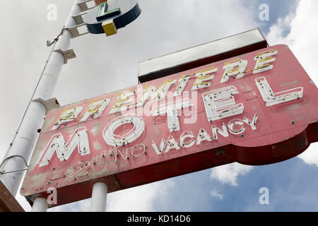 Albuquerque, Nouveau Mexique : vintage signe de la premiere motel le long de Central Avenue. Construite en 1941 sur l'historique route 66, la cour a été moteur classique Banque D'Images