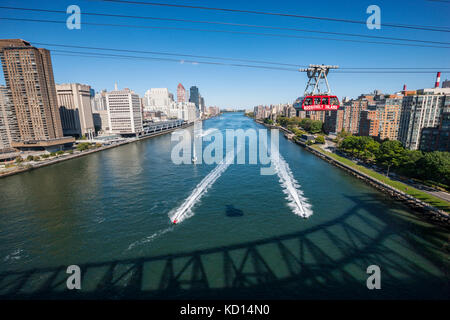 Roosevelt Island tramvay.tramway aérien à New York City relie Roosevelt Island à l'Upper East Side de Manhattan. Banque D'Images