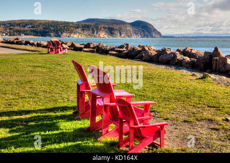 Chaises adirondack, le littoral, le parc national de Fundy, Nouveau-Brunswick, Canada Banque D'Images