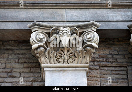 La sculpture architecturale, historique sur le marché des viandes Maire Mackie à Manchester Banque D'Images