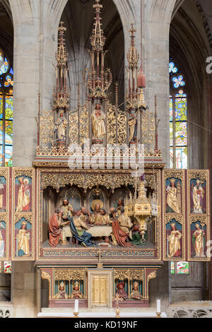 Kutna Hora, République tchèque - Le 18 août 2017 : ancienne sculpture en bois représentant la dernière Cène dans l'abside de la cathédrale de Santa Barbara Banque D'Images