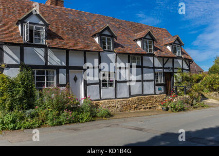 Gites dans le joli village de Worcestershire Château Elmely Banque D'Images