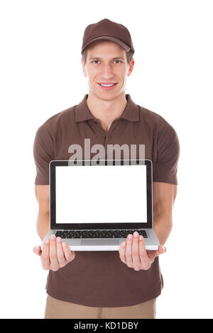 Young Delivery Man Holding Laptop Over White Background Banque D'Images