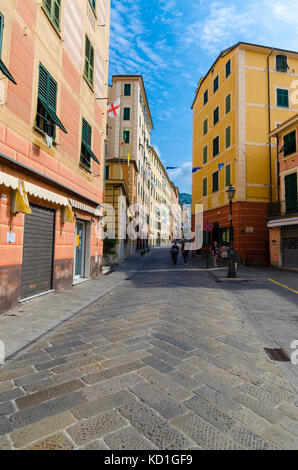 Via della Repubblica dans la station balnéaire de Camogli Ligurie Italie Banque D'Images