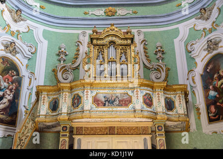 Matera, Italie - 2 septembre 2016 : vue de l'orgue décoré à l'intérieur de l'église du purgatorio Banque D'Images