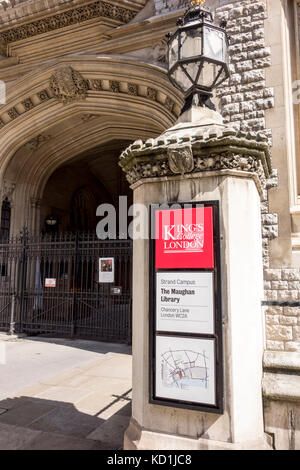 King's College London, Strand Campus, la Bibliothèque Maughan, entrée et signe. London, UK Banque D'Images