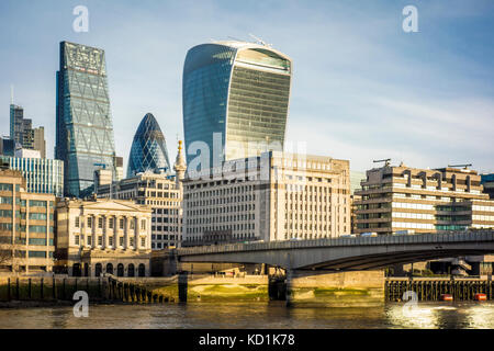 Toits de Londres, ville de Londres, London Bridge, des gratte-ciel et les tours, UK Banque D'Images