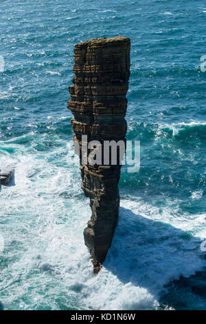 La mer du château de Gaulton du Nord, Yesnaby, Orkney Mainland, Écosse, Royaume-Uni. Banque D'Images