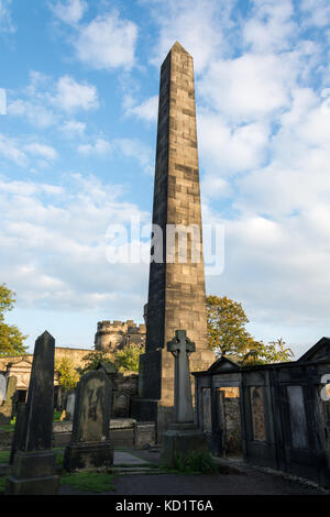 Obélisque sur l'ancien cimetière de calton à Édimbourg, Écosse Banque D'Images