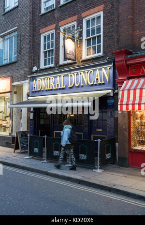 Le célèbre amiral Duncan pub gay sur Old Compton Street, Soho, London, UK Banque D'Images