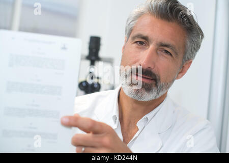 L'âge moyen de l'opticien Banque D'Images