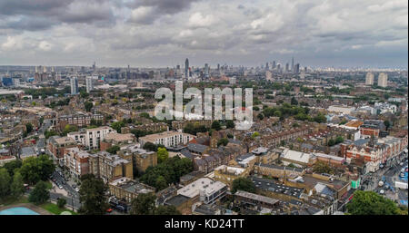 Vue aérienne d'un quartier résidentiel de dolly village victorien, dans le sud de Londres Banque D'Images