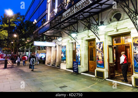 Le fantôme de l'opéra théâtre, théâtre de Sa Majesté, Haymarket, West End, Londres, UK Exterior, fantôme de l'Opéra signe, Her Majesty's Theatre London Banque D'Images