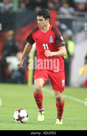 Kaiserslautern, Allemagne. 08 octobre 2017. L'Azerbaïdjan Ramil Sheydaev en action lors du match de qualification de la Coupe du monde de football du Groupe C entre l'Allemagne et l'Azerbaïdjan au stade Fritz Walter de Kaiserslautern, Allemagne, le 8 octobre 2017. Crédit : Thomas Frey/dpa/Alamy Live News Banque D'Images