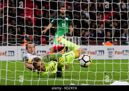 Londres, Royaume-Uni. 5Th Oct, 2017. Harry Kane d''Angleterre marquant au cours de la qualification de la prochaine Coupe du Monde - Groupe F - match au stade de Wembley, Londres. Date 5 octobre 2017 photo. Crédit photo doit se lire : Charlie/Forgham-Bailey Sportimage/CSM/Alamy Live News Banque D'Images