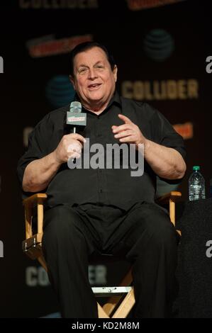 New York, NY, USA. 8 oct, 2017. burt ward, assister à la première mondiale de batman vs face deux cas présents à new york comic con 2017 - sun, Jacob. k Javits Convention Center, New York, NY, 8 octobre 2017. crédit : John paul melendez/everett collection/Alamy live news Banque D'Images