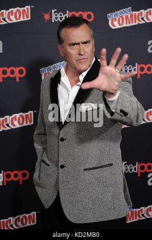 New York, NY, États-Unis. 7 octobre 2017. Bruce Campbell, participant à l'événement STARZ original Series Ash vs Evil Dead en présence à New York Comic Con 2017 - SAT, Jacob K. Javits Convention Center, New York, NY 7 octobre 2017. Crédit : John Paul Melendez/Everett Collection/Alamy Live News Banque D'Images