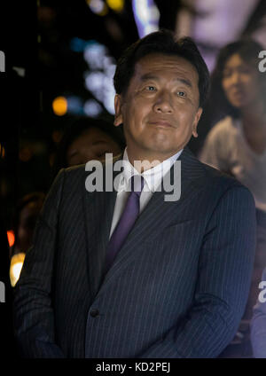 Tokyo, Japon. 10 octobre 2017. 9 octobre 2017, Shinjuku, Tokyo, Japon : Yukio Edano (Parti démocratique constitutionnel) fait campagne pendant la DÉMOCRATIE ASCENDANTE à Shinjuku, Tokyo. Banque D'Images