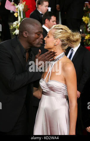 Los Angeles, États-Unis. 16th janvier 2006. (dpa) - le chanteur britannique Seal et son épouse le mannequin allemand Heidi Klum arrivent aux Golden Globe Awards 63rd à l'hôtel Beverly Hilton de Los Angeles, aux États-Unis, le 16 janvier 2006. Crédit : Hubert Boesl | usage dans le monde entier/dpa/Alay Live News Banque D'Images