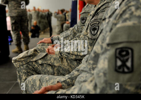 Des soldats américains affectés à la Caroline du sud de l'Army National Guard 2-263ème bataillon d'artillerie de défense aérienne, de retour à domicile pour Anderson, s.c., après une rotation de onze mois à Washington d.c., fév. 11, 2015. Le 2-263rd ada a déployés dans le cadre de la région de la capitale nationale, la mission de défense aérienne intégrée sur la base d'un roulement depuis les attaques du 11 septembre. (U.s. Army National Guard photo prise par le s.. roberto di giovine/libérés) Banque D'Images