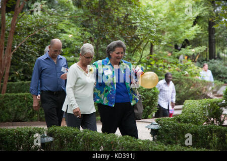 Gold Star les mères et les familles ont été honorés lors d'un rassemblement à la s.c. Governor's Mansion complexe, sept. 26, 2015. U.S. Army brig. gen. Roy c. mccarty, adjudant général adjoint pour le s. c. de la garde nationale, a été le conférencier invité pour l'événement, qui a été organisé par le services d'extension du survivant en Caroline du Sud et de la garde nationale ft. Jackson. Banque D'Images