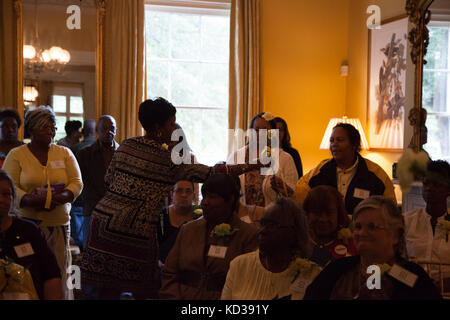 Gold Star les mères et les familles ont été honorés lors d'un rassemblement à la s.c. Governor's Mansion complexe, sept. 26, 2015. U.S. Army brig. gen. Roy c. mccarty, adjudant général adjoint pour le s. c. de la garde nationale, a été le conférencier invité pour l'événement, qui a été organisé par le services d'extension du survivant en Caroline du Sud et de la garde nationale ft. Jackson. Banque D'Images