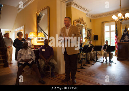 Gold Star les mères et les familles ont été honorés lors d'un rassemblement à la s.c. Governor's Mansion complexe, sept. 26, 2015. U.S. Army brig. gen. Roy c. mccarty, adjudant général adjoint pour le s. c. de la garde nationale, a été le conférencier invité pour l'événement, qui a été organisé par le services d'extension du survivant en Caroline du Sud et de la garde nationale ft. Jackson. Banque D'Images