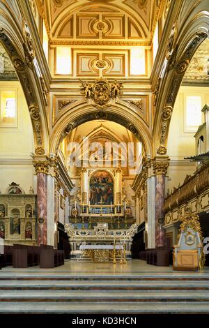 Vue intérieure avec autel prix, cathédrale, Sassi di Matera, capitale de la culture 2019, province de Matera, Basilicate, Italie Banque D'Images