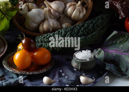 L'allium sativum, arôme alimentaire, lacinato chou frisé, chou noir, la cuisine italienne de Toscane, chou frisé, chou, chou frisé italien toscan, chou frisé, chou frisé noir dinosaure Banque D'Images