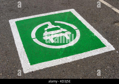 Place de stationnement désignée véhicule électrique Banque D'Images
