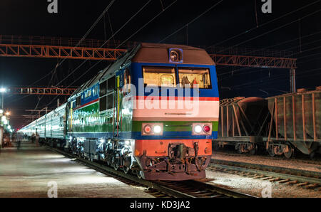 La station de train de voyageurs à navoi en Ouzbékistan Banque D'Images