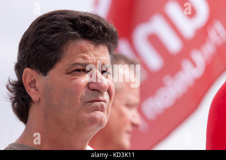 Jerry Dias, le président du syndicat de l'unifor est représenté à un rassemblement de solidarité à Ingersoll sur le Oct, 6, 2017. Banque D'Images