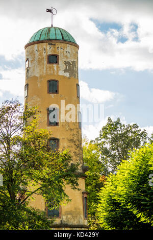 Tour Waitz à Bad Nauheim, Allemagne. La tour Waitz ou Waitzscher Turm est une ancienne tour de moulin à vent et pompe à vent de Nauheim saltworks. Banque D'Images