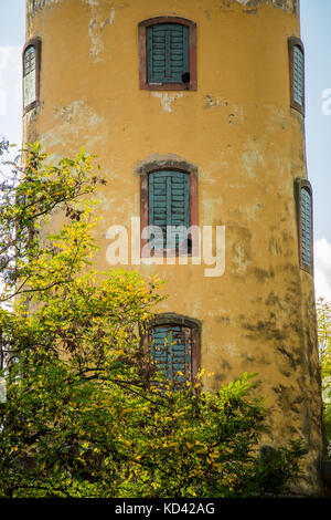 Tour Waitz à Bad Nauheim, Allemagne. La tour Waitz ou Waitzscher Turm est une ancienne tour de moulin à vent et pompe à vent de Nauheim saltworks. Banque D'Images