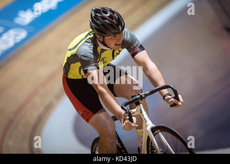 Un cycliste pratiques au Centre National de cyclisme, Manchester Banque D'Images