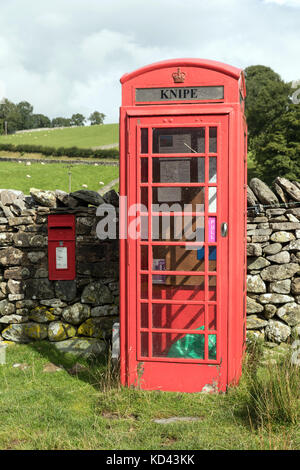 Une cabine téléphonique et boîte postale à Knipe dans Cumbria Banque D'Images