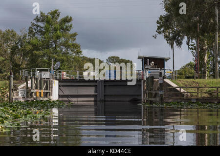 Burrell Lock & Lock Navigation barrage situé sur le ruisseau de Haines, Central Florida USA reliant le lac d'Eustis Lake Griffin. Banque D'Images