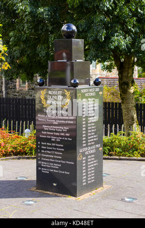 Le jardin commémoratif du jeune frère de Joey Dunlop, Robert Dunlop, à Ballymoney, County Antrim, en Irlande du Nord. Les deux ont été tués en course Banque D'Images