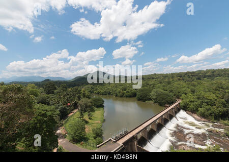 Thenmala barrage,réservoir d'eau situé dans le Kerala-frontière Tamil nadu Banque D'Images