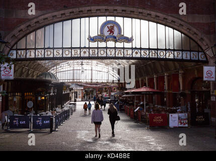 Windsor Berkshire - Windsor Royal Shopping arcade, dans l'ancienne gare de Windsor, Windsor, Berkshire Angleterre Royaume-Uni Banque D'Images