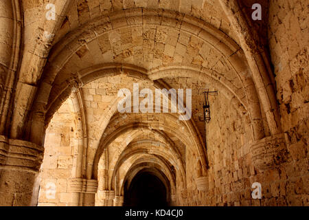 Arches dans l'intérieur du musée archéologique de la vieille ville de Rhodes Banque D'Images