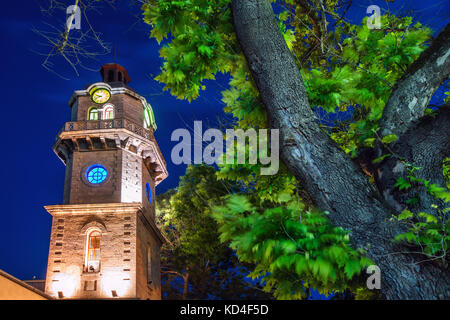 Tour de l'horloge historique au centre ville de Varna, Bulgarie. il a été construit en 1890 par sava dimitrievich projet. L'un des plus populaires de la ville Banque D'Images