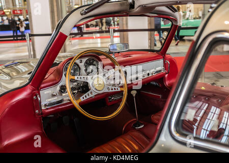 Berlin, 8 octobre : mercedes benz 300 SL Gullwing (W198) 1955, restauré par Arthur bechtel classic motors indiqué au "otorworld classics berlin' fa Banque D'Images