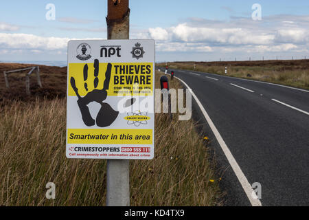 Méfiez-vous des voleurs sécurité smartwater roadsign, holme moss, uk Banque D'Images