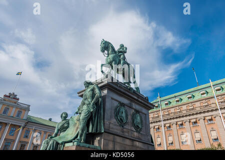 Stockholm, Suède- 5 octobre 2017 : Statue du Roi Gustav II Adolf. À la place Gustav Adolf. La statue a été commandé 1757 mais pas terminé jusqu'à 1796 Banque D'Images