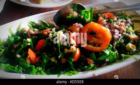 Salade de fiddlehead fern ou salade Pako (paco), un plat philippin traditionnel riche en fibres, vitamines, antioxydants et végétalien pur Banque D'Images