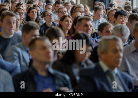 Moscou, Russie - le 22 septembre 2017 : Le public écoute l'enseignant à la salle de conférence Banque D'Images