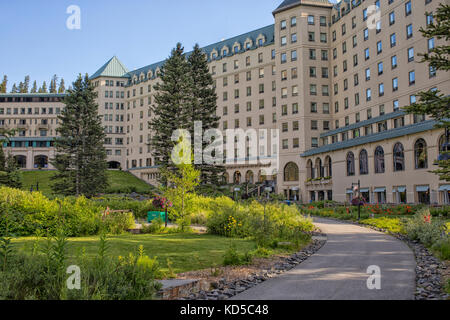 Le Fairmont Château sur le lac Louise, dans le parc national Banff, Alberta Canada Banque D'Images