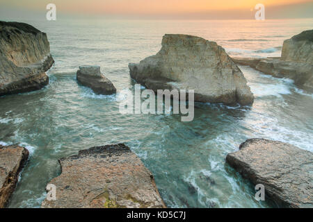 Coucher de soleil sur l'aileron de requin cove (plage) dent de requin. Banque D'Images